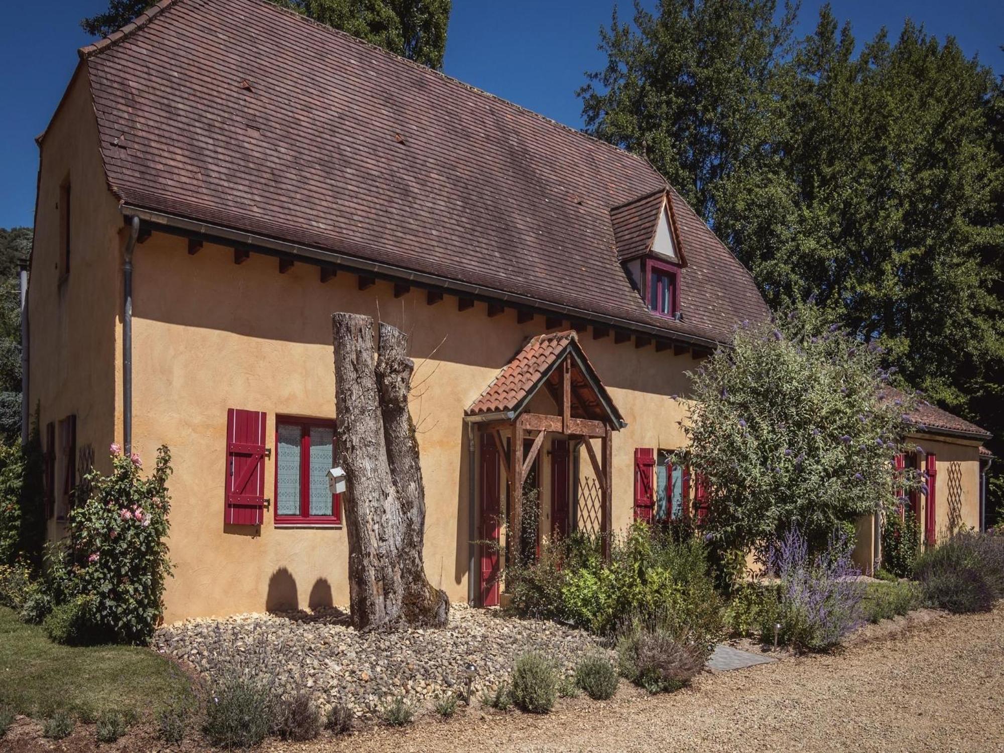 Charming Gite With Pool In Vezac Beynac-et-Cazenac Exterior photo